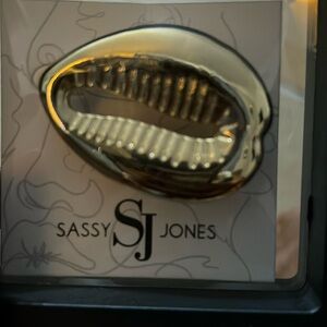 SJ troy golden  cowry shell brooch